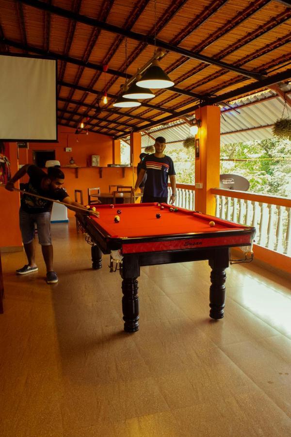 Bonds Hostel Candolim Eksteriør bilde