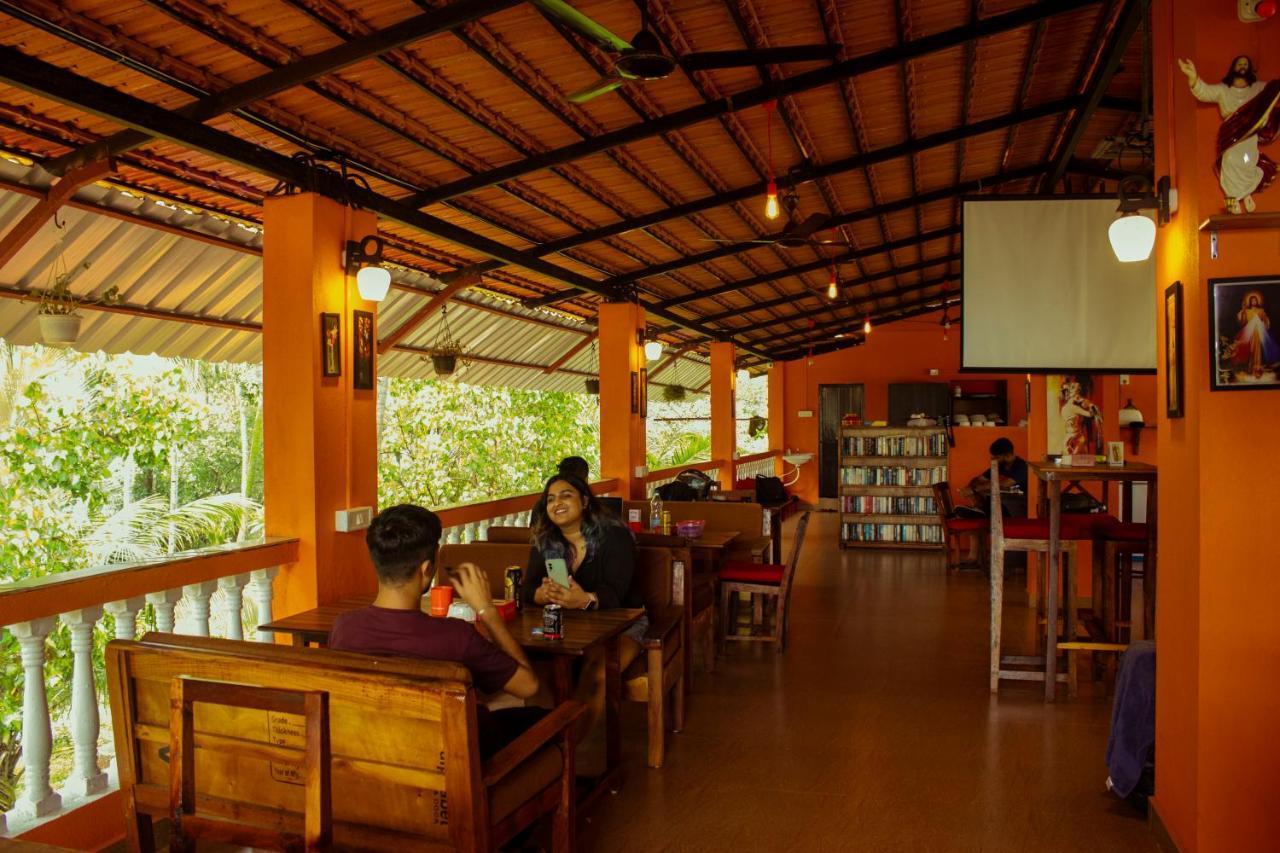 Bonds Hostel Candolim Eksteriør bilde