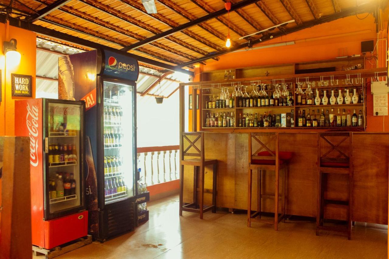 Bonds Hostel Candolim Eksteriør bilde