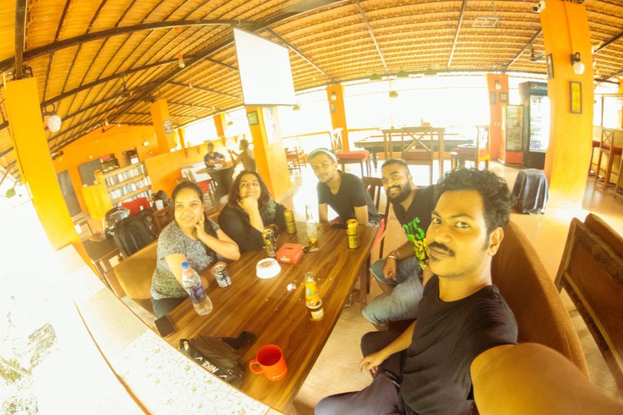 Bonds Hostel Candolim Eksteriør bilde