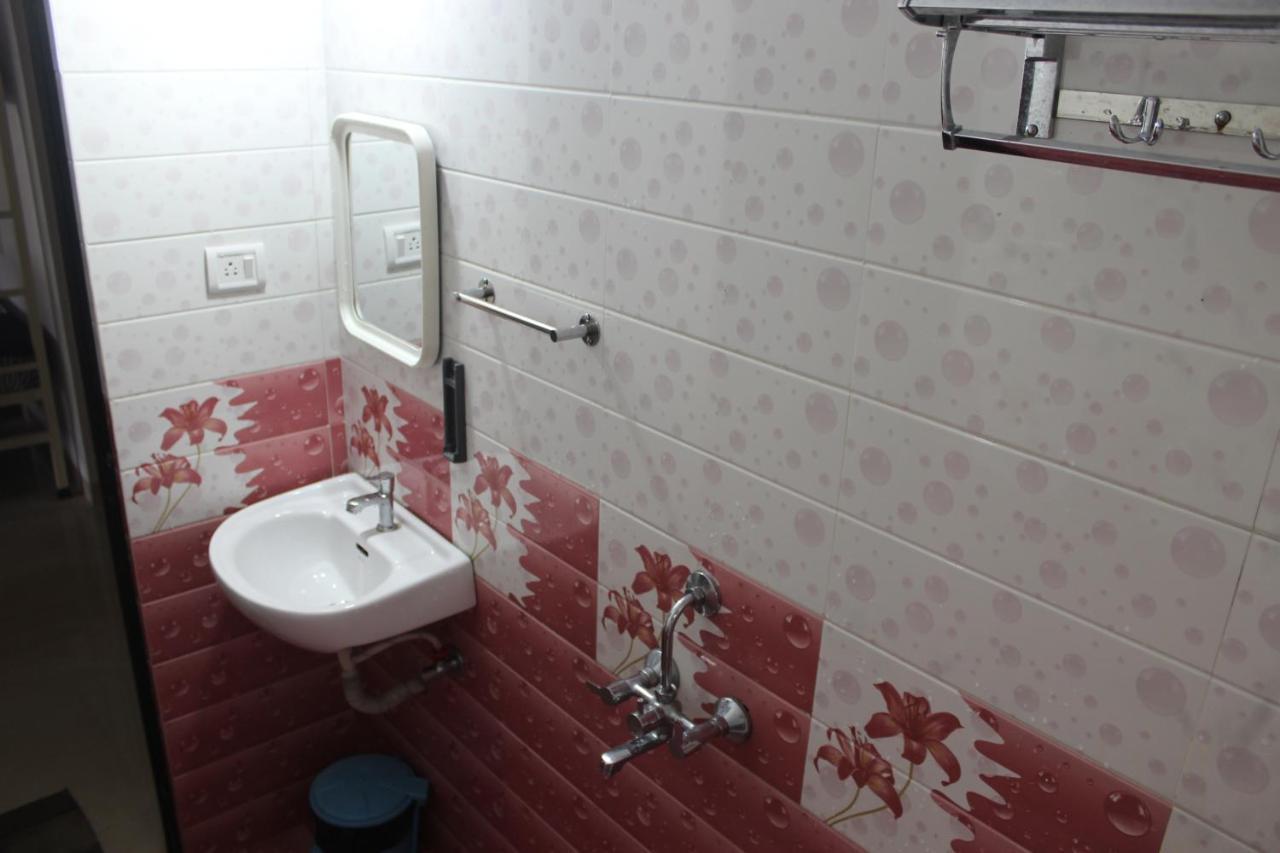 Bonds Hostel Candolim Eksteriør bilde